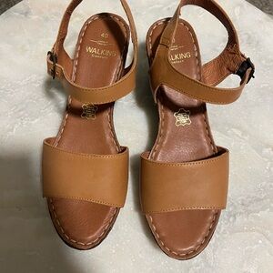 Walking Comfort brown leather sandals with wooden bottoms Size 40
